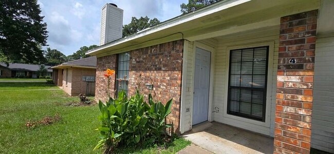 Photo - Available Now! Adorable 2 Bedroom 2 Bath Duplex in Longview!