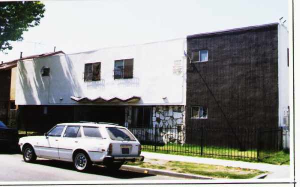 Building Photo - 1427 W Parade St Rental
