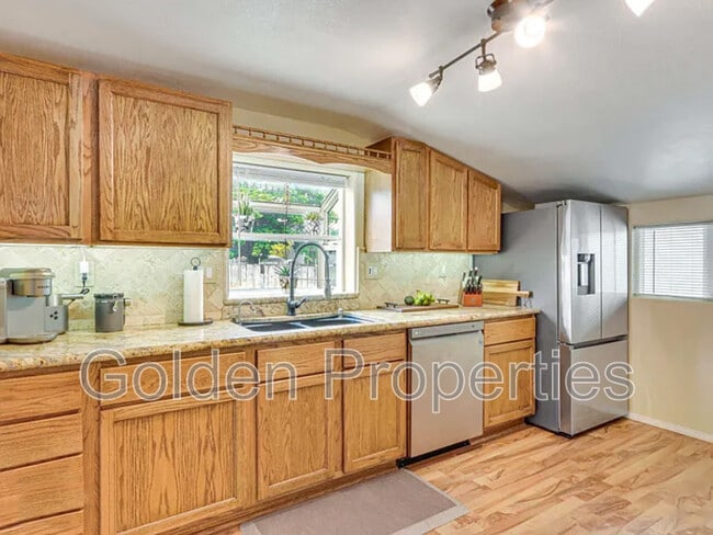 Photo - 1720 E Lakeside Ave