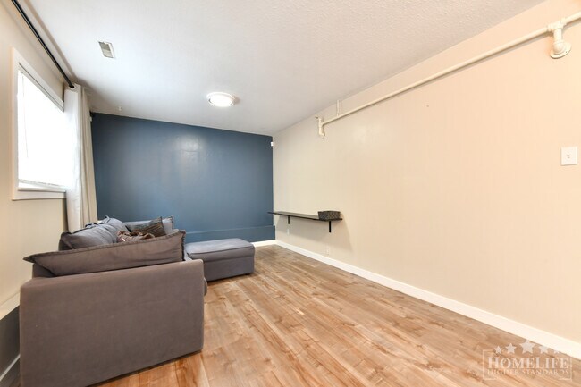 Ground-Level Unit for Rent in Langley — Utilities Included
