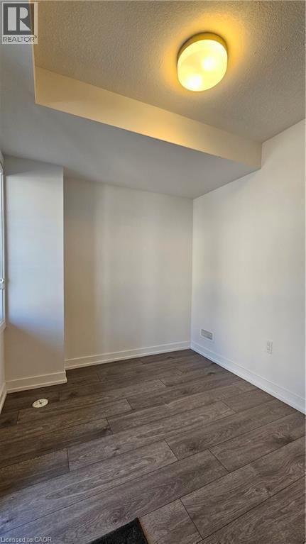 Photo - 205 W Oak Trl