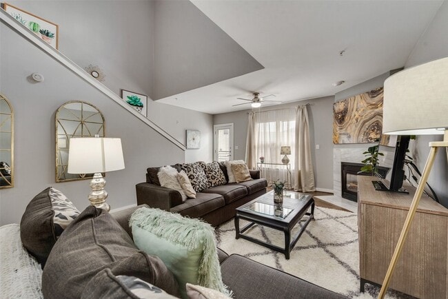 Photo - 3922 Gilbert Ave Unit 220