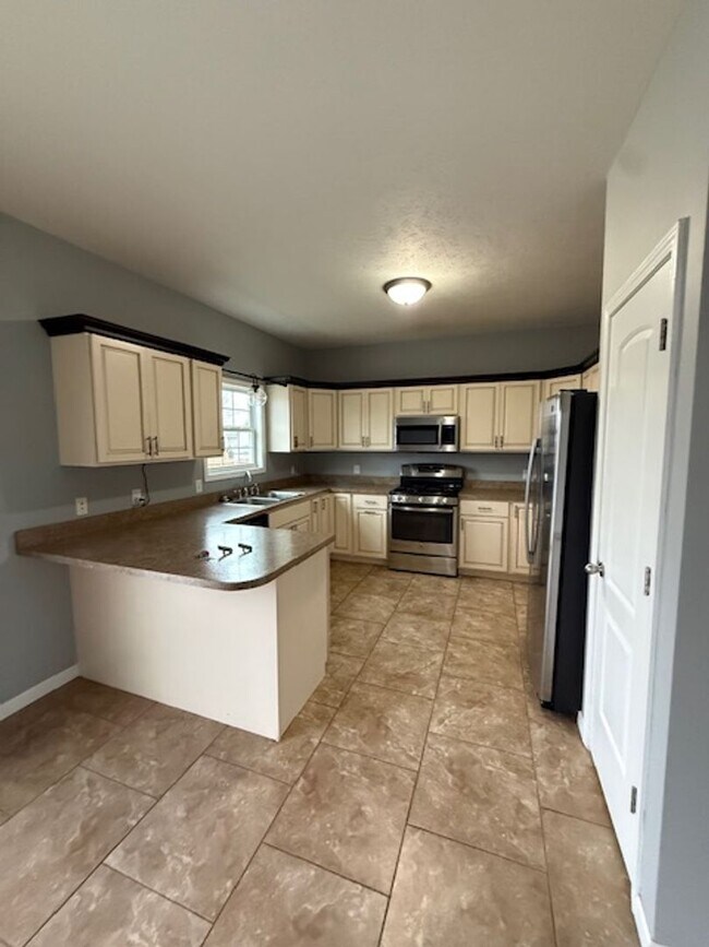 Photo - 404 Dalhlia Dr