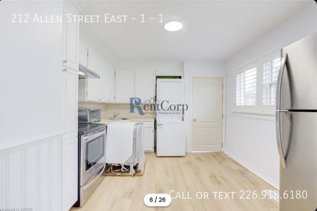 Photo - 212 Allen St E