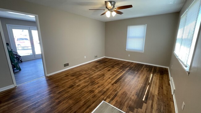 Photo - 6250 Buckingham Ave