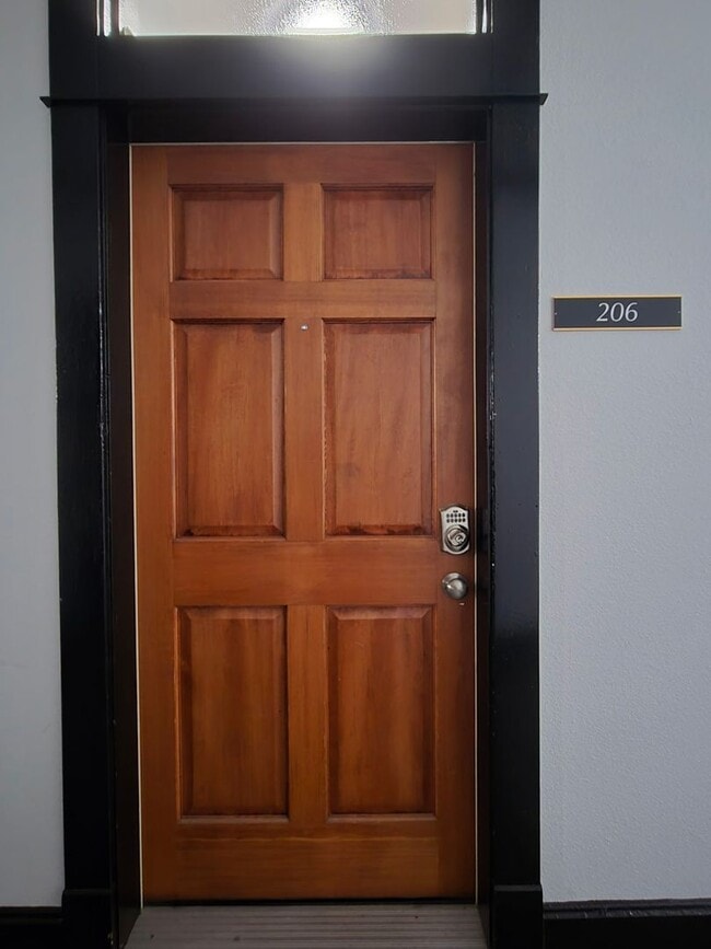 Photo - 302 W Commercial St Unidad 206F