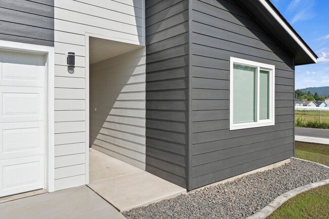 Building Photo - ZERO-STEP Rancher for Rent in Spokane Valley!