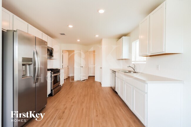 Photo - 202 Alder Laurels Cv