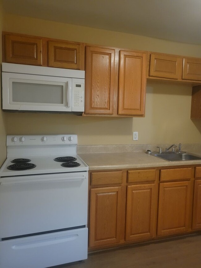 Photo - 4 bedroom, 1.5 bathrooms townhouse