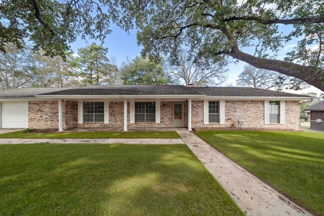 Building Photo - 1104 Hillcrest Dr