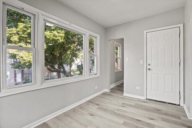 Photo - 4731 S Laflin St Casa