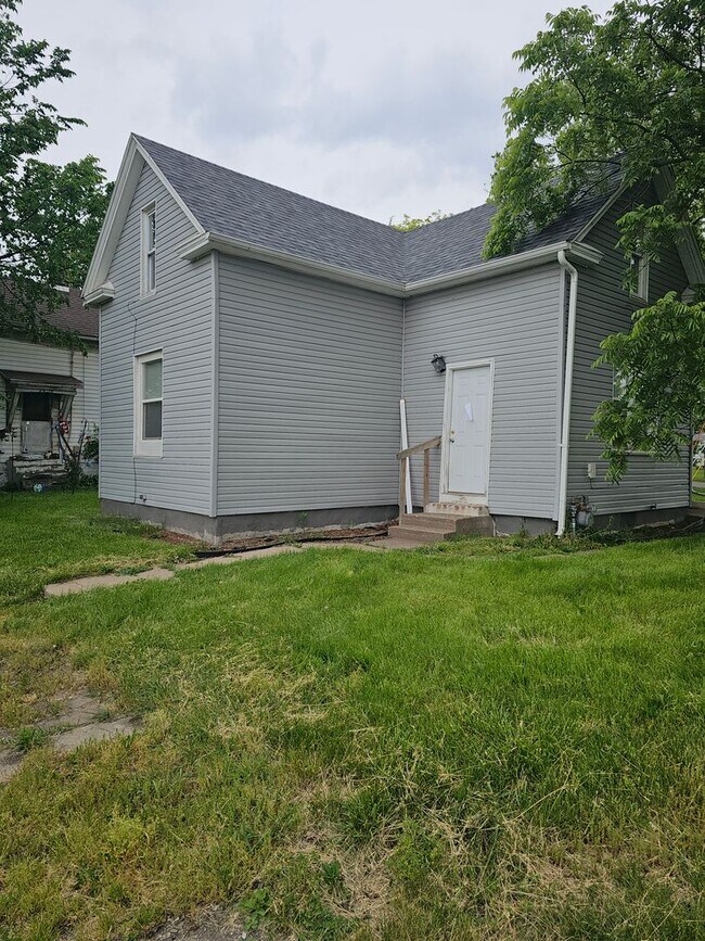 2404 McKinley Ave House House Rental in Davenport, IA