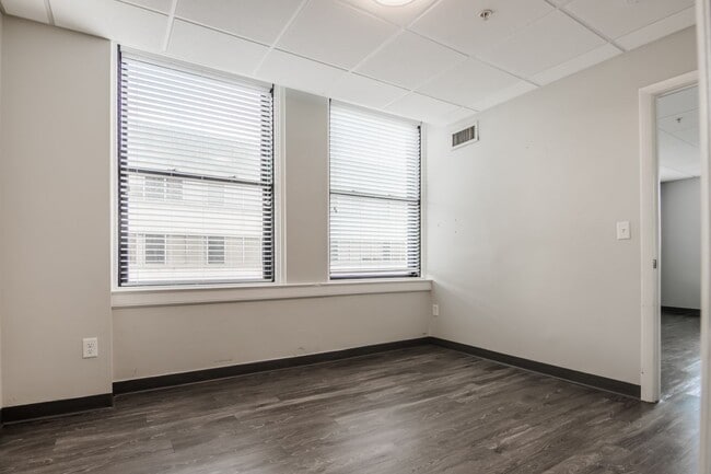 Photo - Park Plaza on the Grid