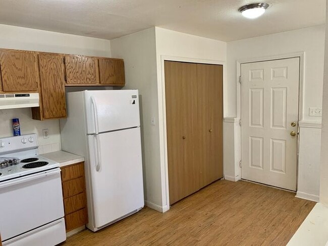 Photo - Cozy 2 Bed, 1 Bath Apartment in Johnstown. Water/Sewer/Gas/Trash Included in Rent!