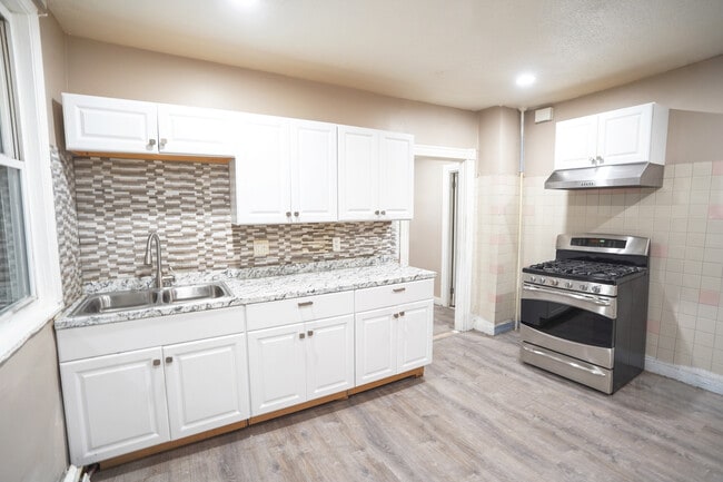 Building Photo - 188 Stanwood St Unit 2