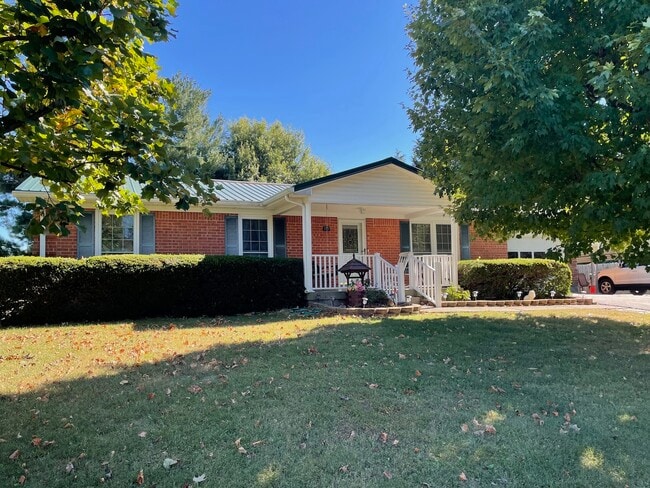 Photo - 145 Ridgeway Dr W