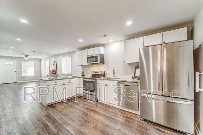 Building Photo - 662 Courtland St Rental