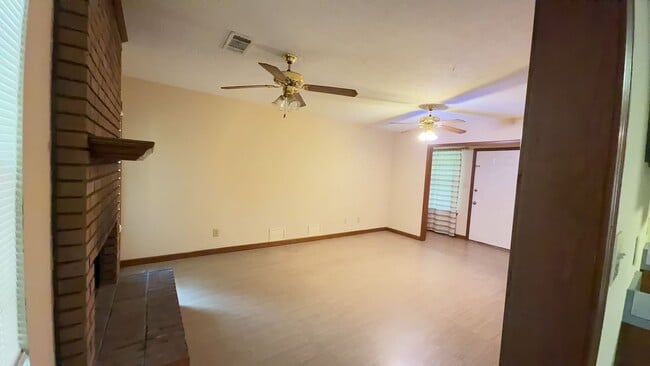 Photo - 103 Valley Creek Dr