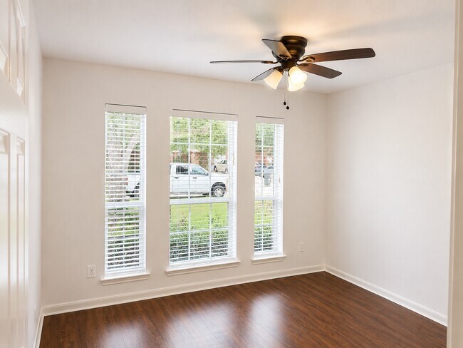 Photo - 6411 Spring Creek St