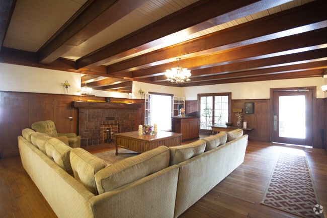 Photo - Chateau El Cerrito Apartments