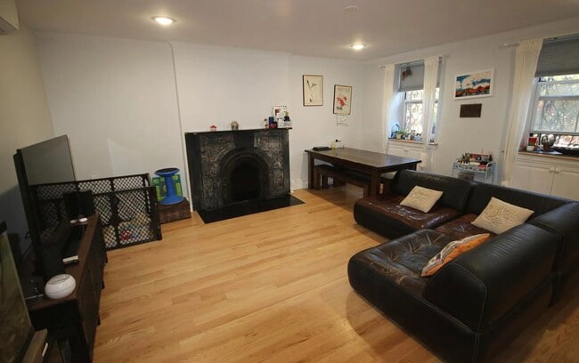 Photo - 422 Hudson St Unit 1