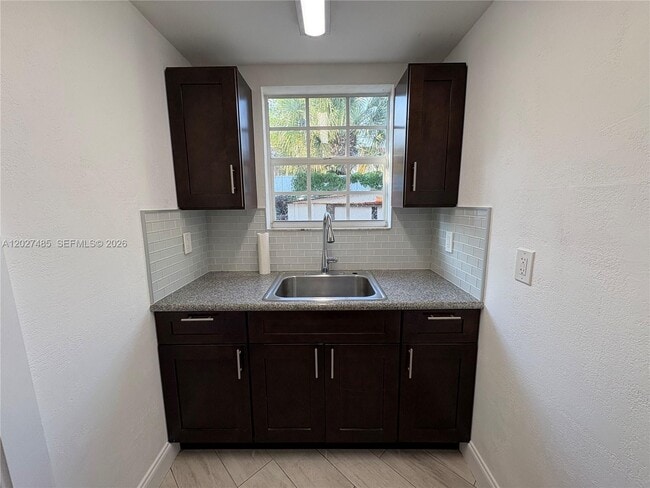 Photo - 6753 SW 39th Terrace Unidad Rear