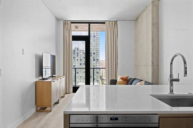 Photo - 610 Davis St Unit 2010