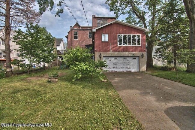 Photo - 533 Quincy Ave