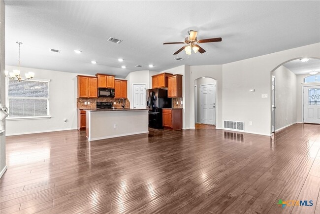Photo - 950 Hobby Rd