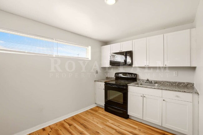 Building Photo - North Fort Myers has 99 Problems but this 1/1 Isn't It! Unit B, North Fort Myers, FL 33916