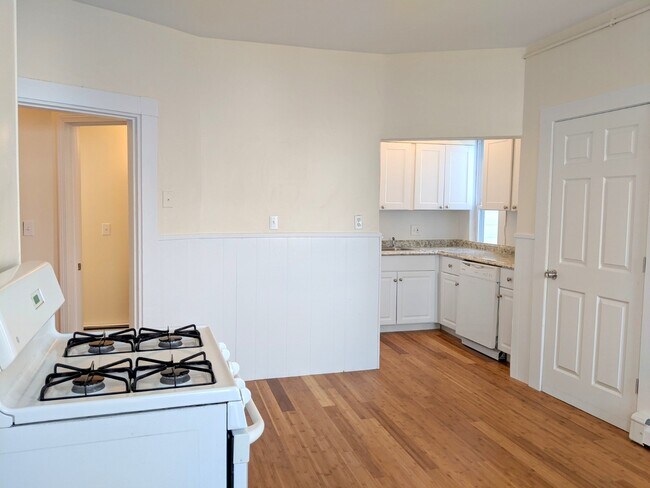 Photo - 21 Thorndike St Unit 2