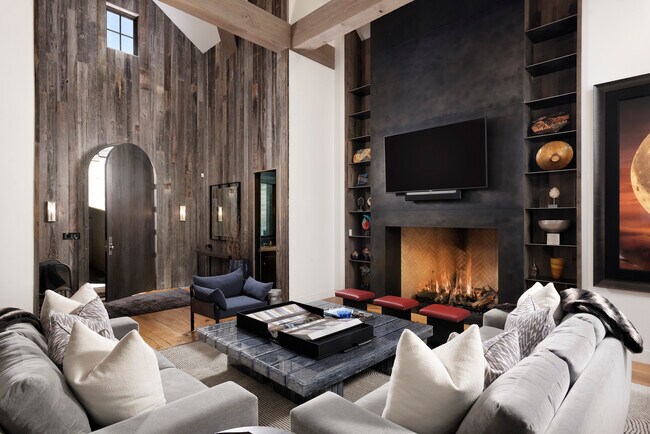 Photo - 235 Exhibition Ln