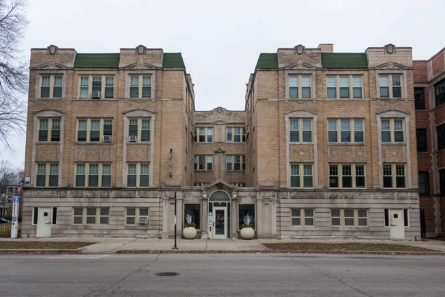 Building Photo - 1320 E Hyde Park Blvd