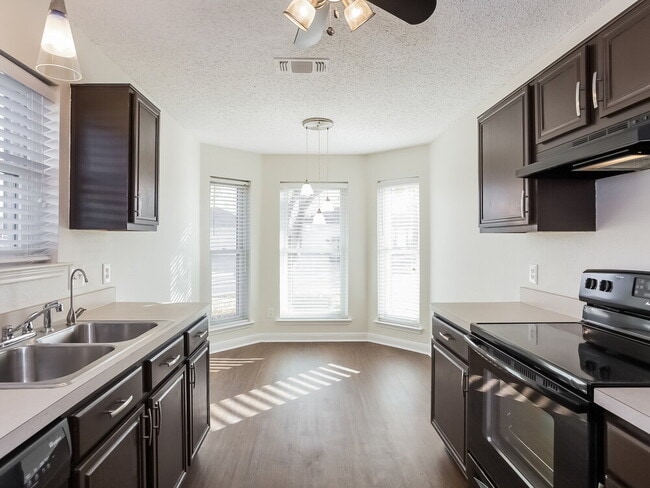 Photo - 2370 Stagecoach St