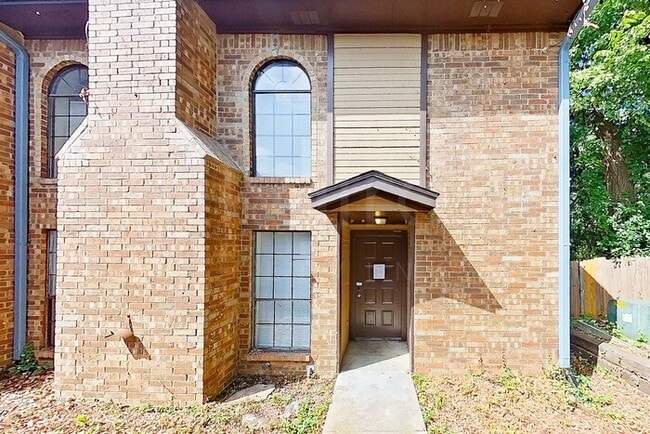 Photo - 816 Courtenay Pl Townhome