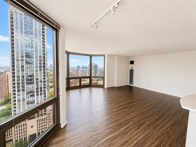 Photo - 1122 N Dearborn St Unidad 1611