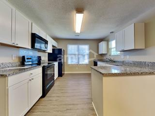 Building Photo - 132 Kingsbridge Dr Rental