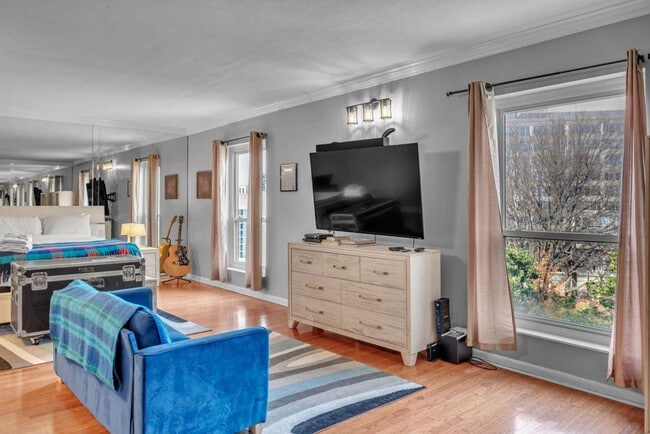 Photo - 11 Music Square E Unidad ID1265921P