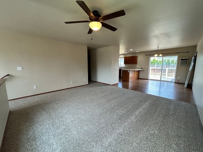 Photo - 1911 West Peakview Drive