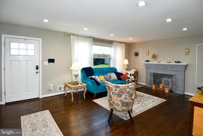 Photo - 5815 Arbroath Dr