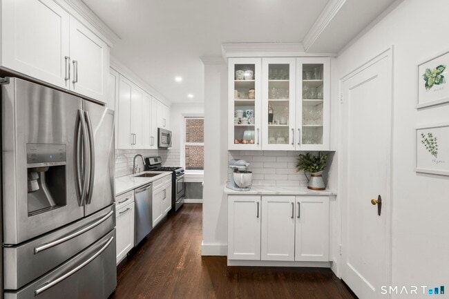 Photo - 70 Strawberry Hill Ave Unit APT 2-2E