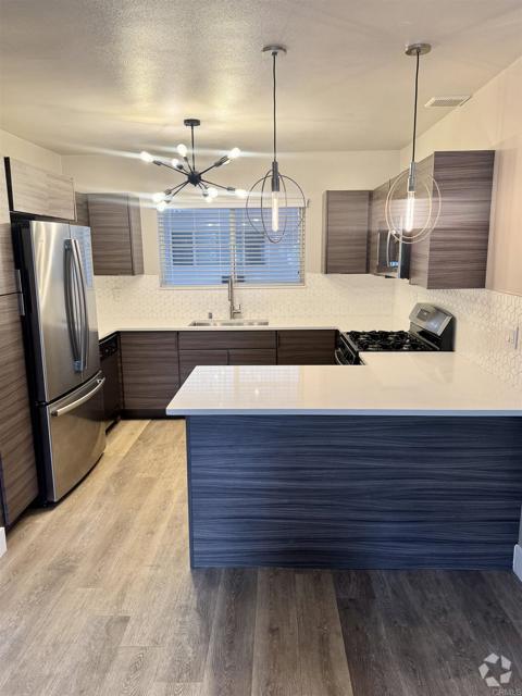 Building Photo - 1124 Sherbourne Dr Unit 1 Rental