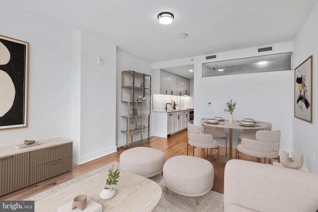 Building Photo - 1211 Van St SE Unit 1112