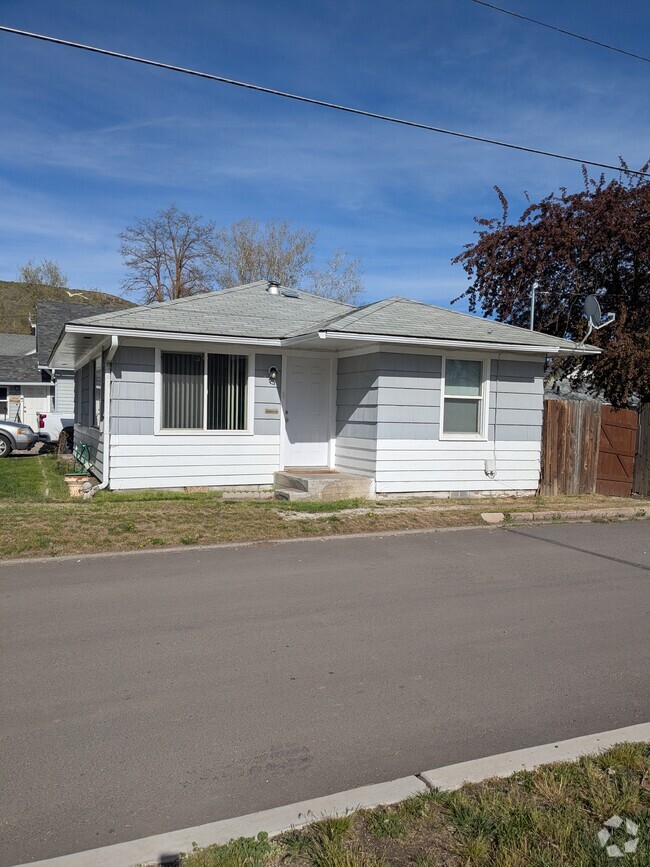 Building Photo - 1826 Fremont St Rental