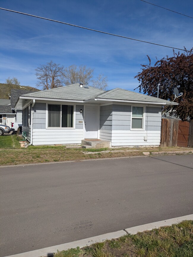 FRONT - 1826 Fremont St House