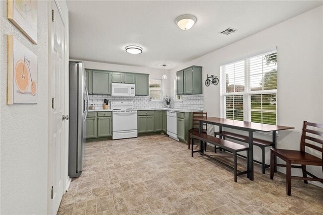 Photo - 906 SW Terry Ln