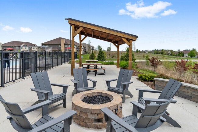 High Bluff Townhomes Outdoor Fire Pit - High Bluff Townhomes