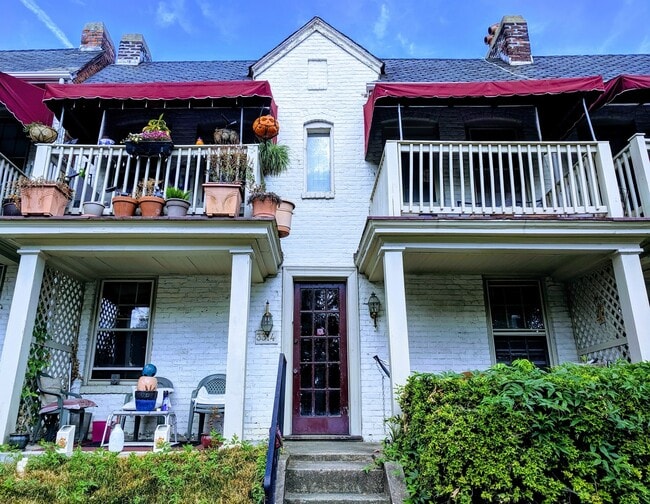 Building Photo - 3314 Ellwood Ave Unit Apt. A