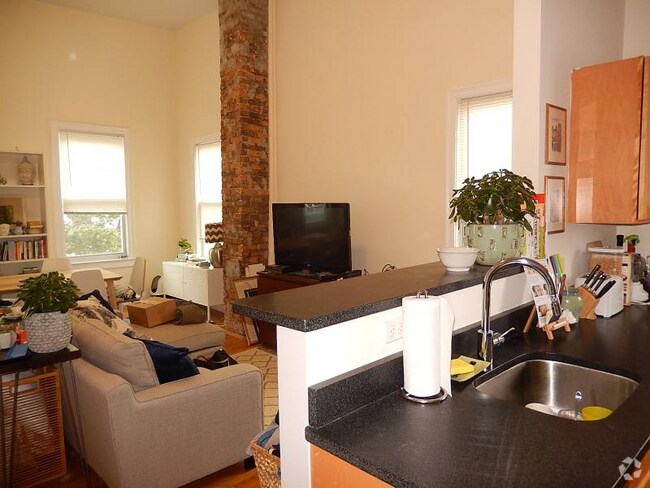 Building Photo - 536 Cambridge St Unit 4 Rental