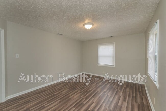 Photo - 821 Forsythe St